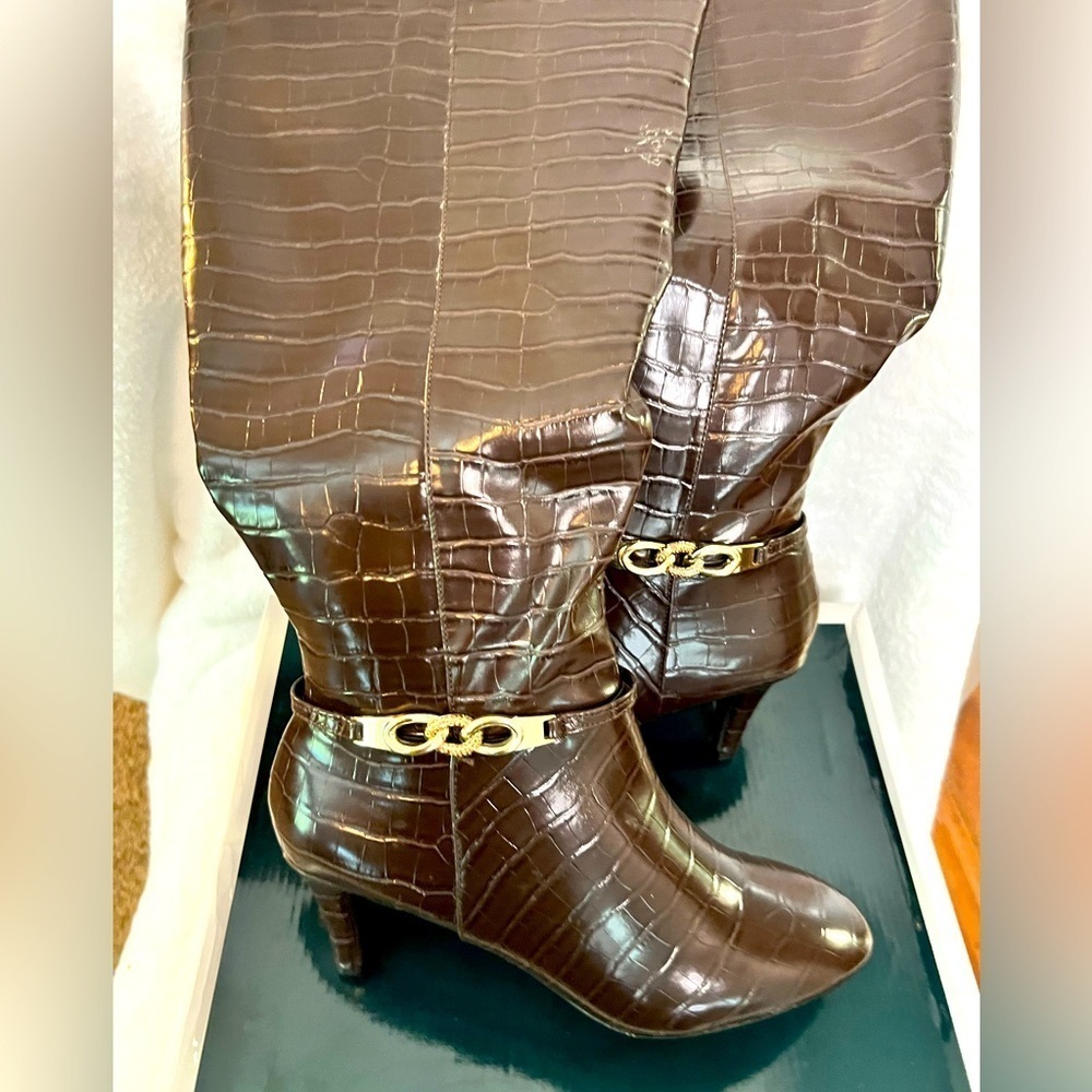 NIB Wide Calf Brown Boots